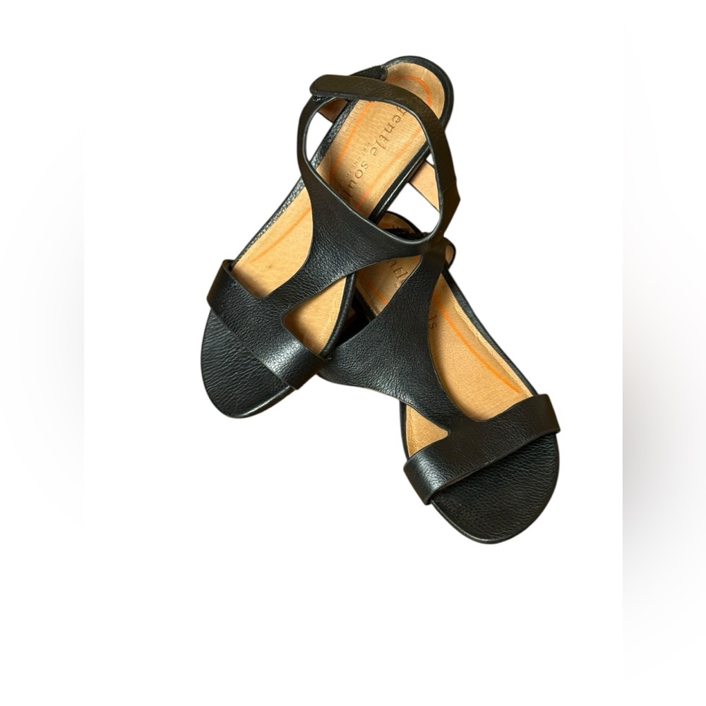 Gentle Souls by Kenneth Cole Signature Lark T-Strap Black Leather Sandal 6 - Picture 5 of 11